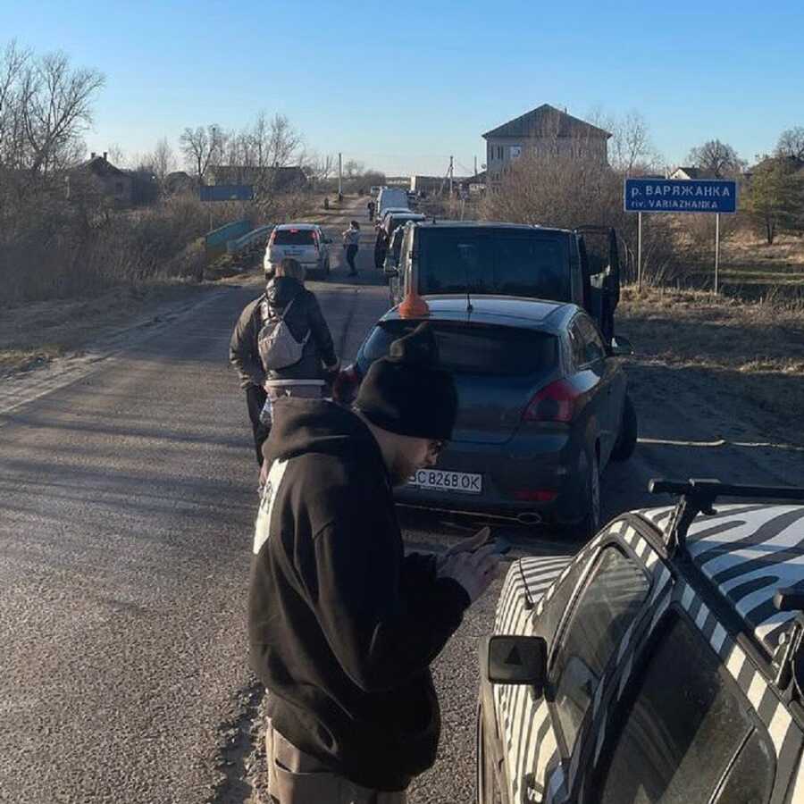 Ukrainians driving to leave the country.