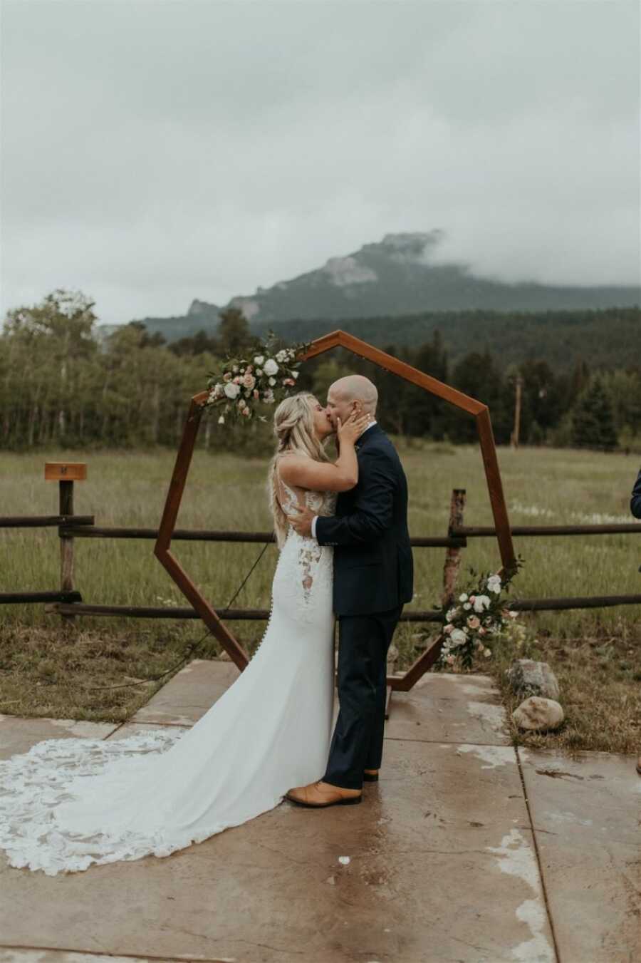 Newlyweds share intimate kiss after exchanging their vows in Zion National Park