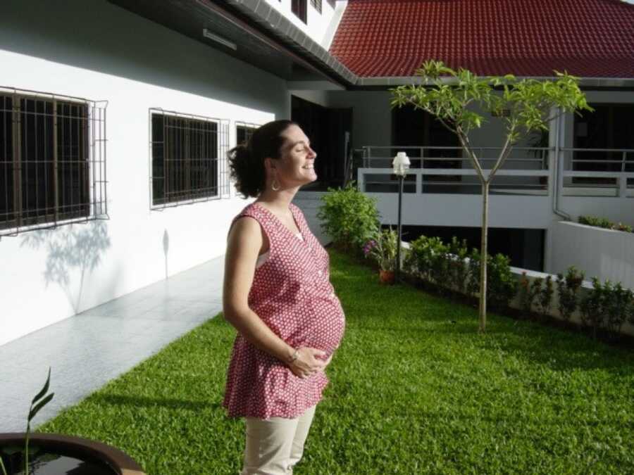 mom pregnant with her first child