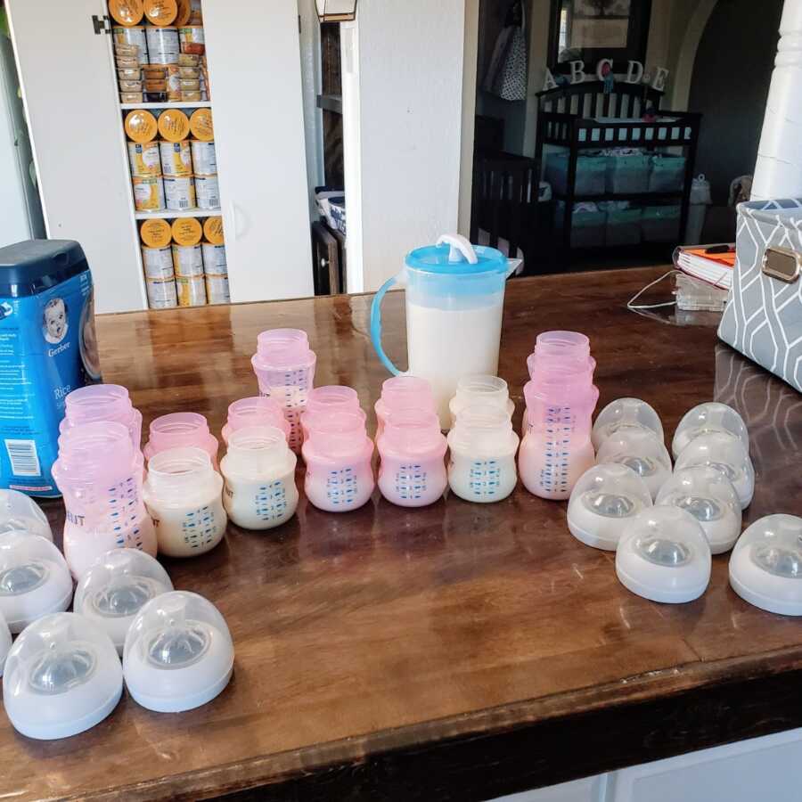 Mom of quintuplets takes a photo of all the bottles they have to prep to feed them