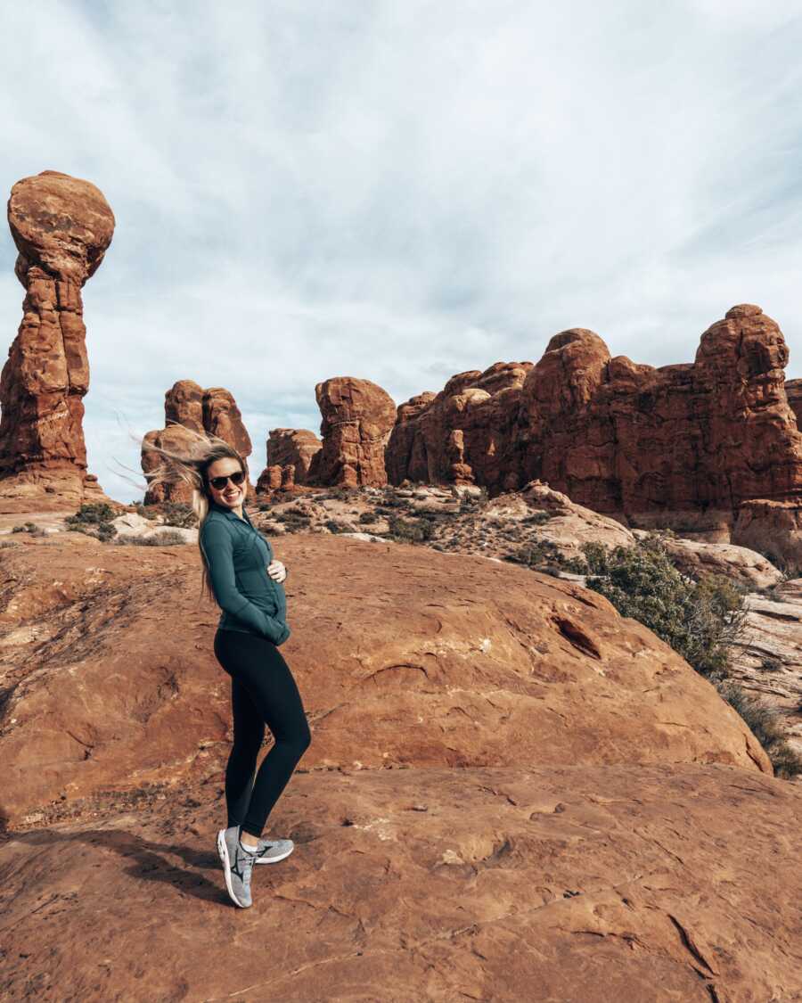 woman who traveled to a canyon while pregnant