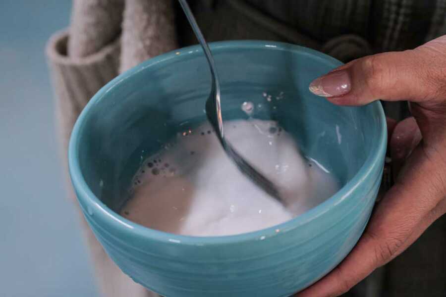 making thick cornstarch mixture in bowl