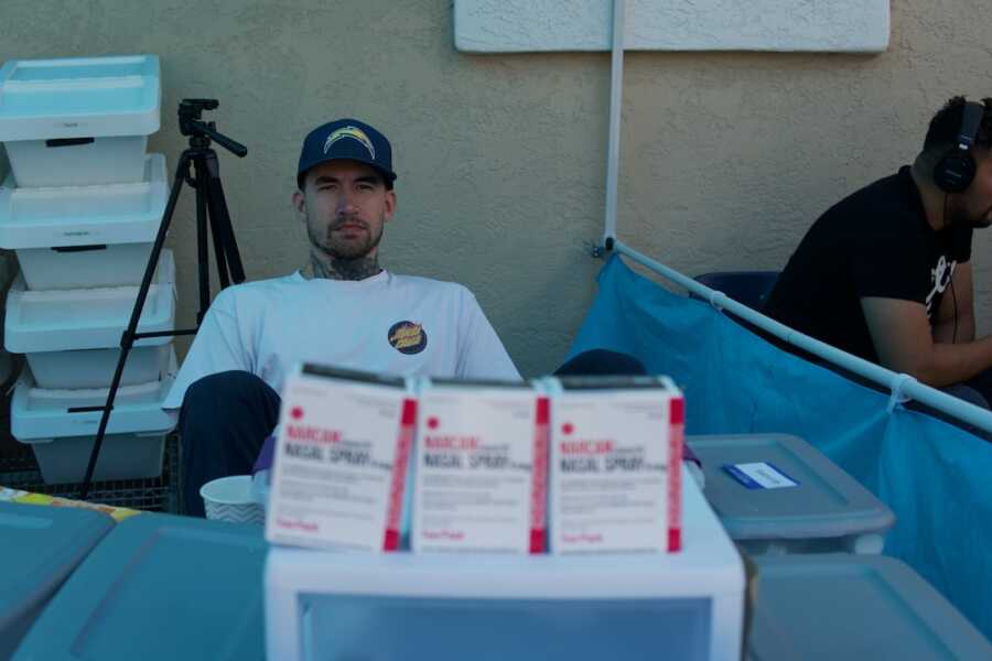 Recovering addict giving out narcan to those in need