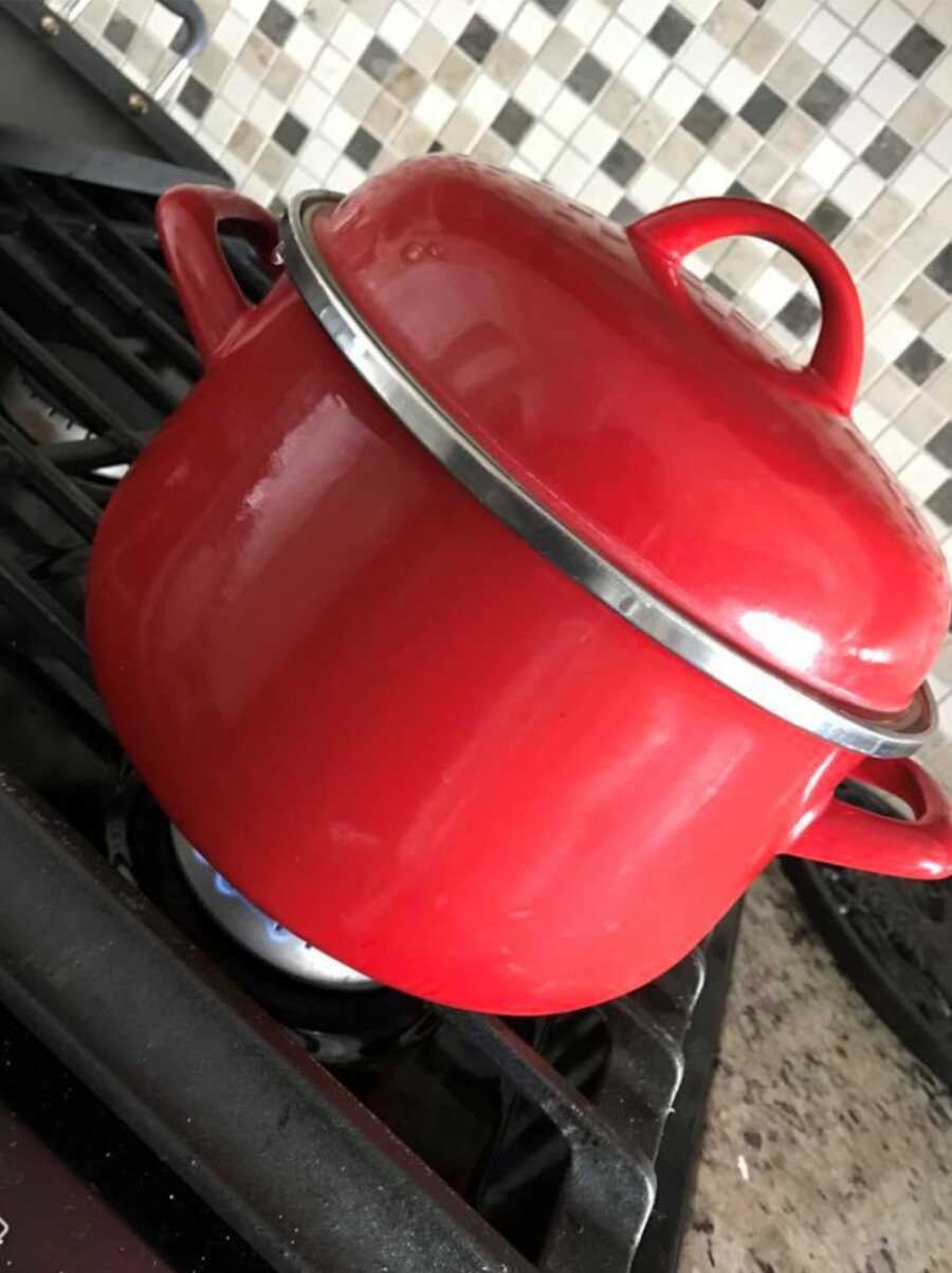 red pot that aunt used to make her special dish in