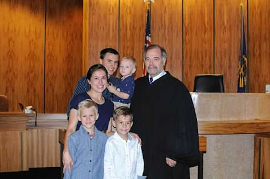 sons with mother and father with judge