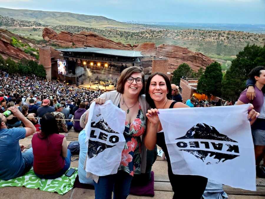 woman in recovery stands at a concert with her friend