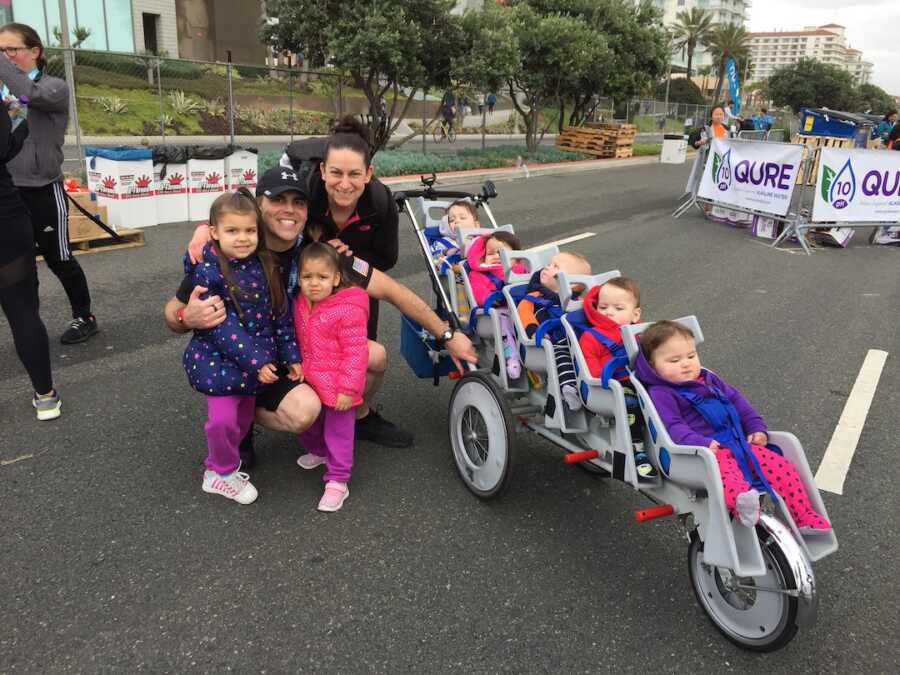 parents pose with their children, including quintuplets, on day dad runs marahton