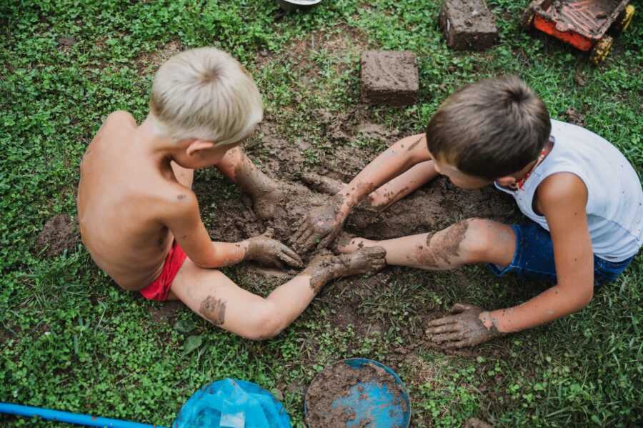 kids making mud pies