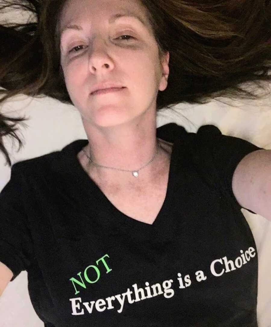 woman with chronic lyme disease wears a shirt supporting those who have been diagnosed