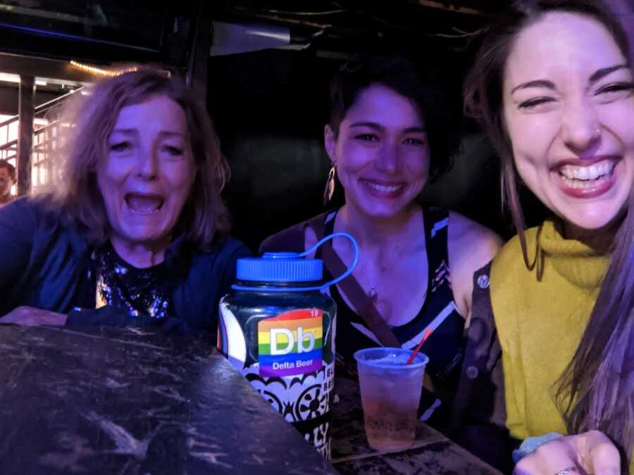 mom and daughters out in nashville to celebrate their late father