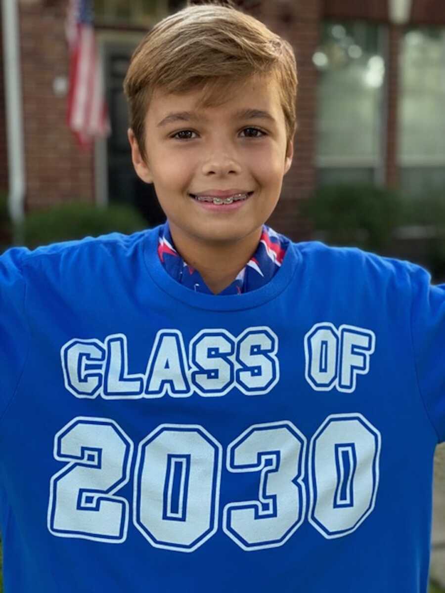 boy in blue class of 2030 shirt