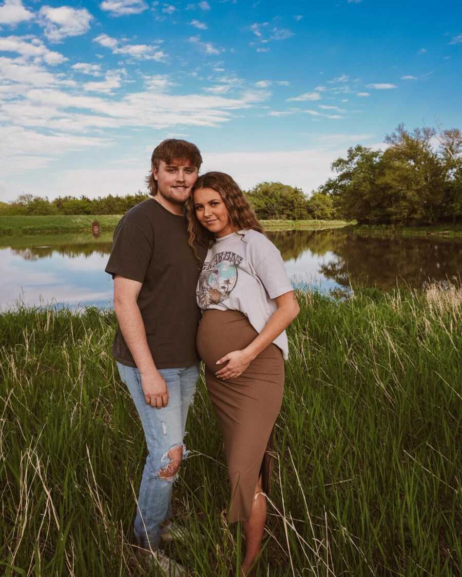 man and wife taking pregnancy picks