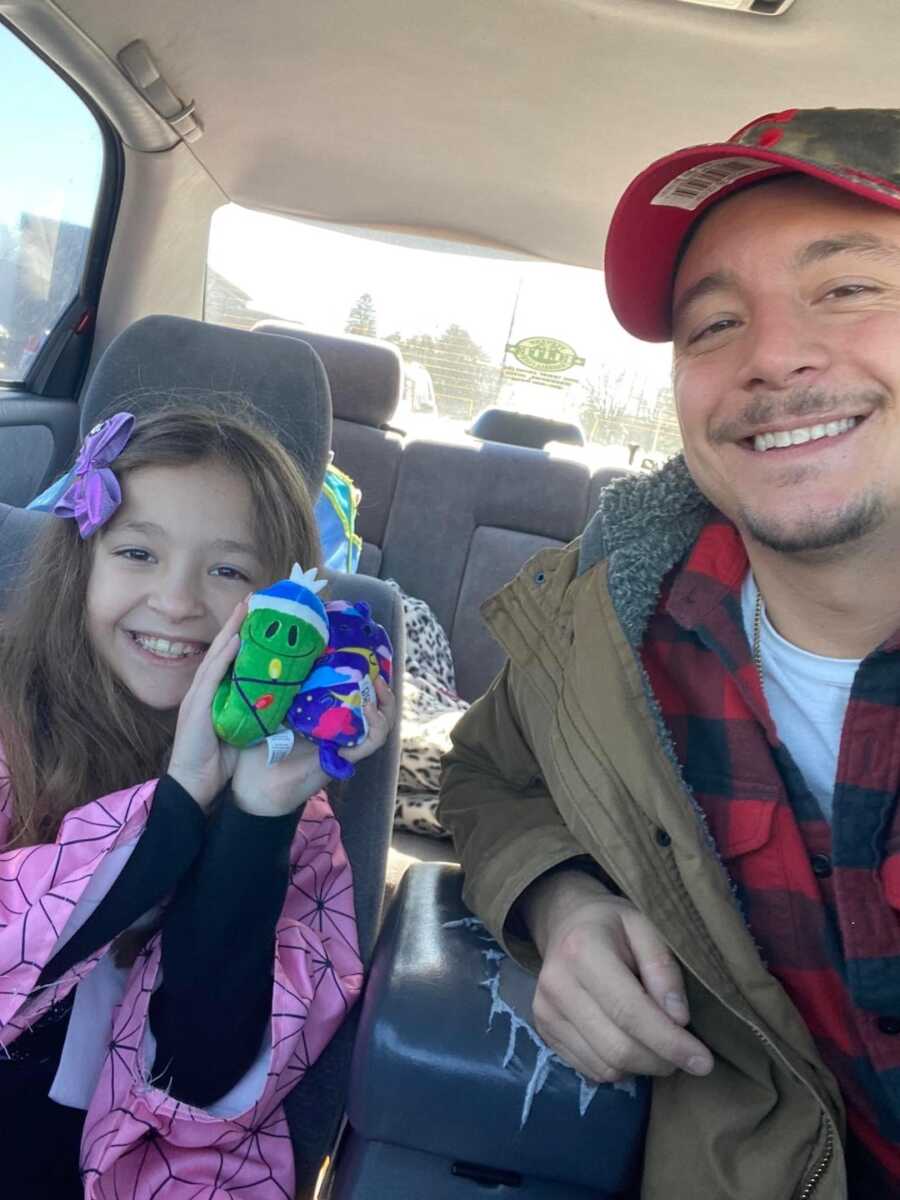 dad and daughter in car 