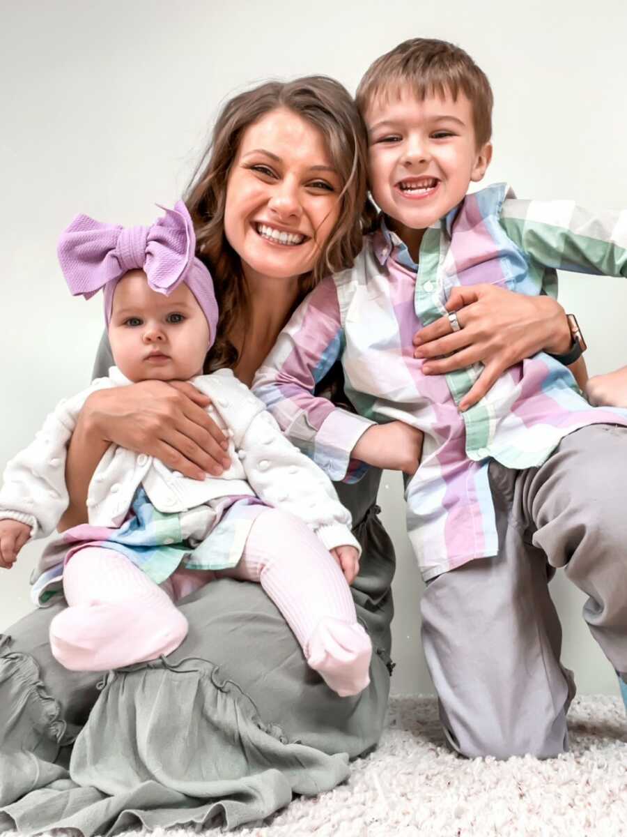 Single mom of two takes a selfie with her kids while they all wear colorful spring clothes