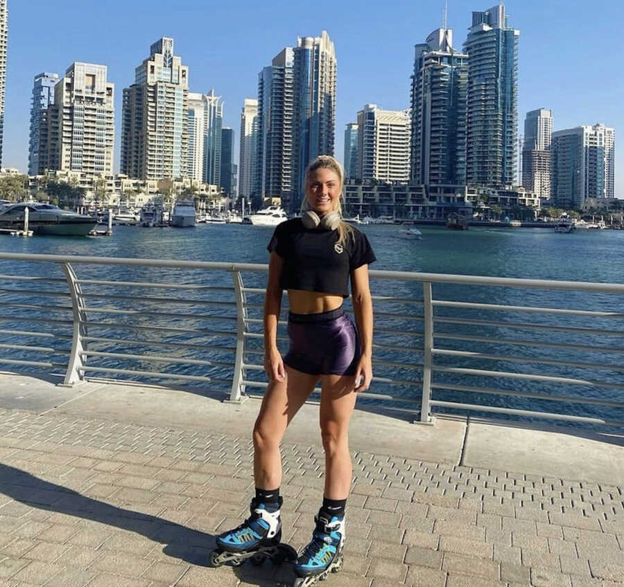 woman roller skating on Dubai Marina