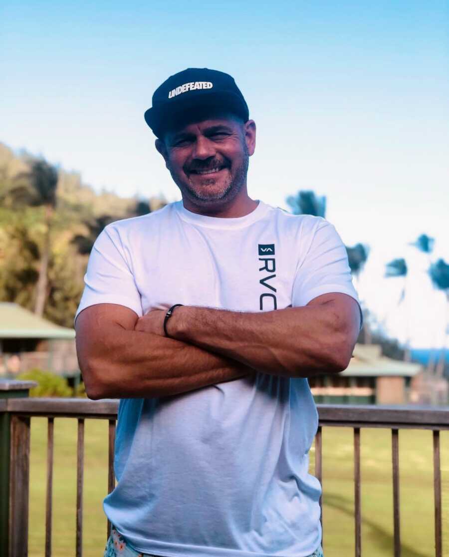 Italian man with baseball cap and arms crossed