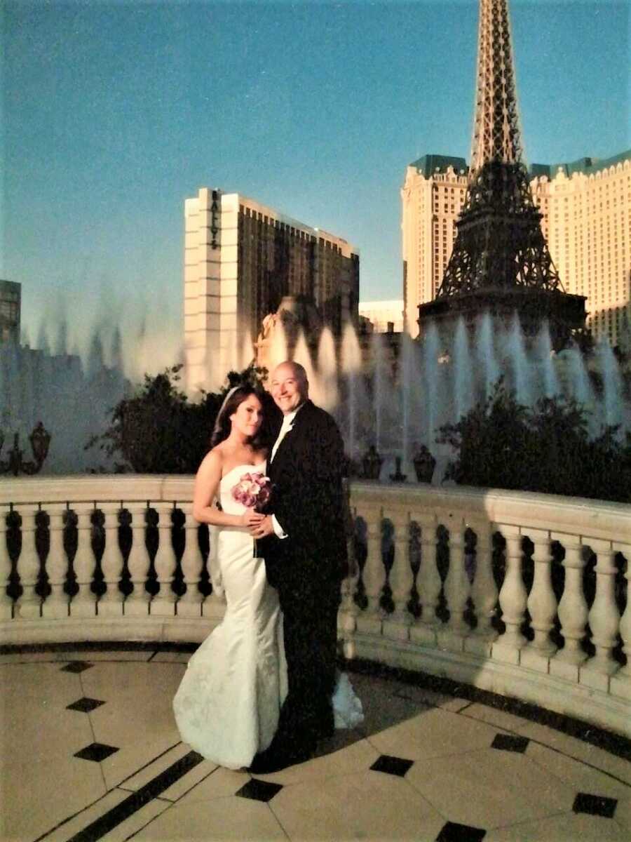 wedding photo of couple in front of fountain