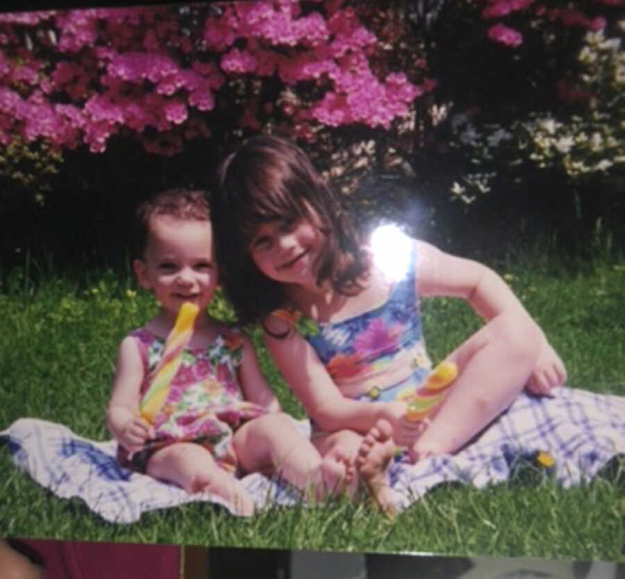 family photo of sisters eating ice pops