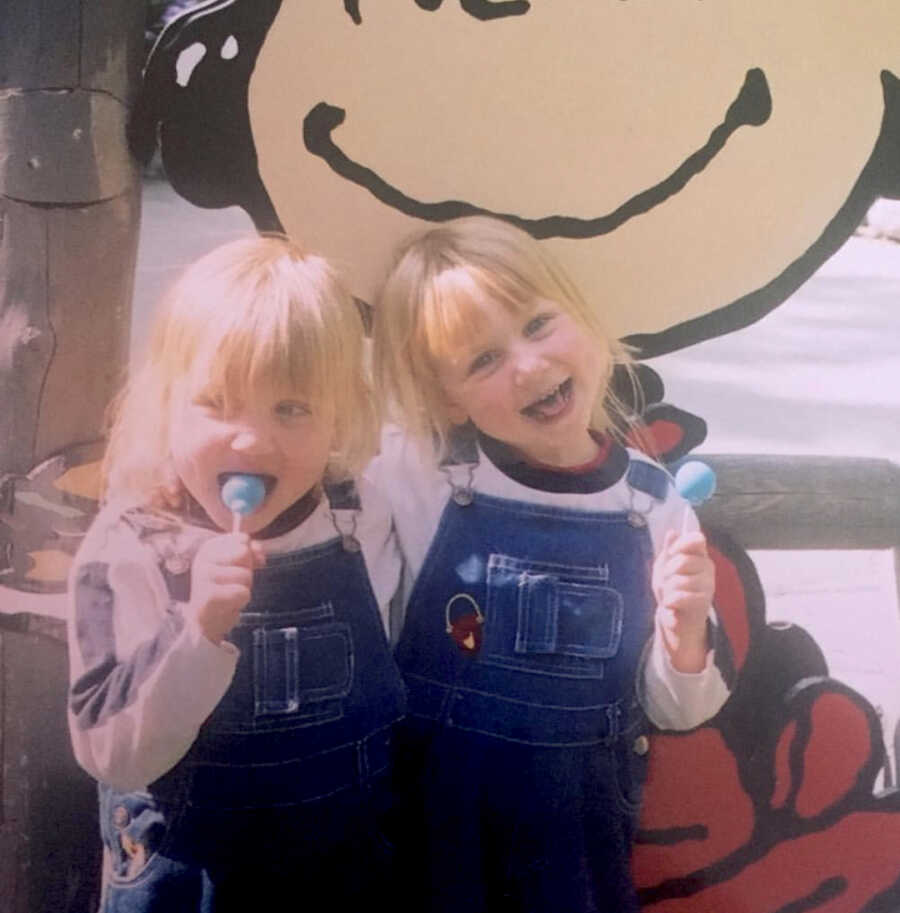 twin girls with popsicles