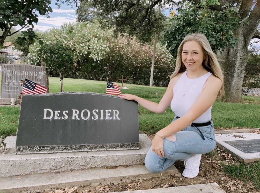 daughter with the grave of her parents